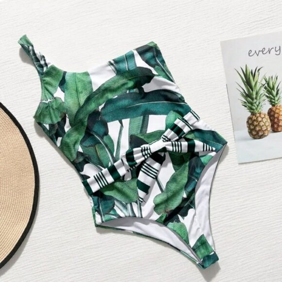 One Shoulder Banana Leaves Belted One piece Swimsuit - Picture 4 of 6